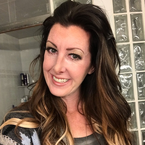 Meet your Posher, Christine - Picture 2 of 3